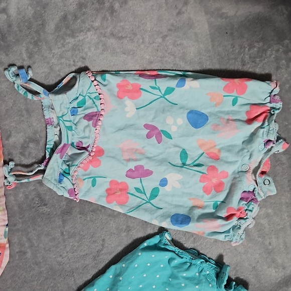 Bundle of 4 Adorable Romper / Dresses 6 month - Picture 5 of 6